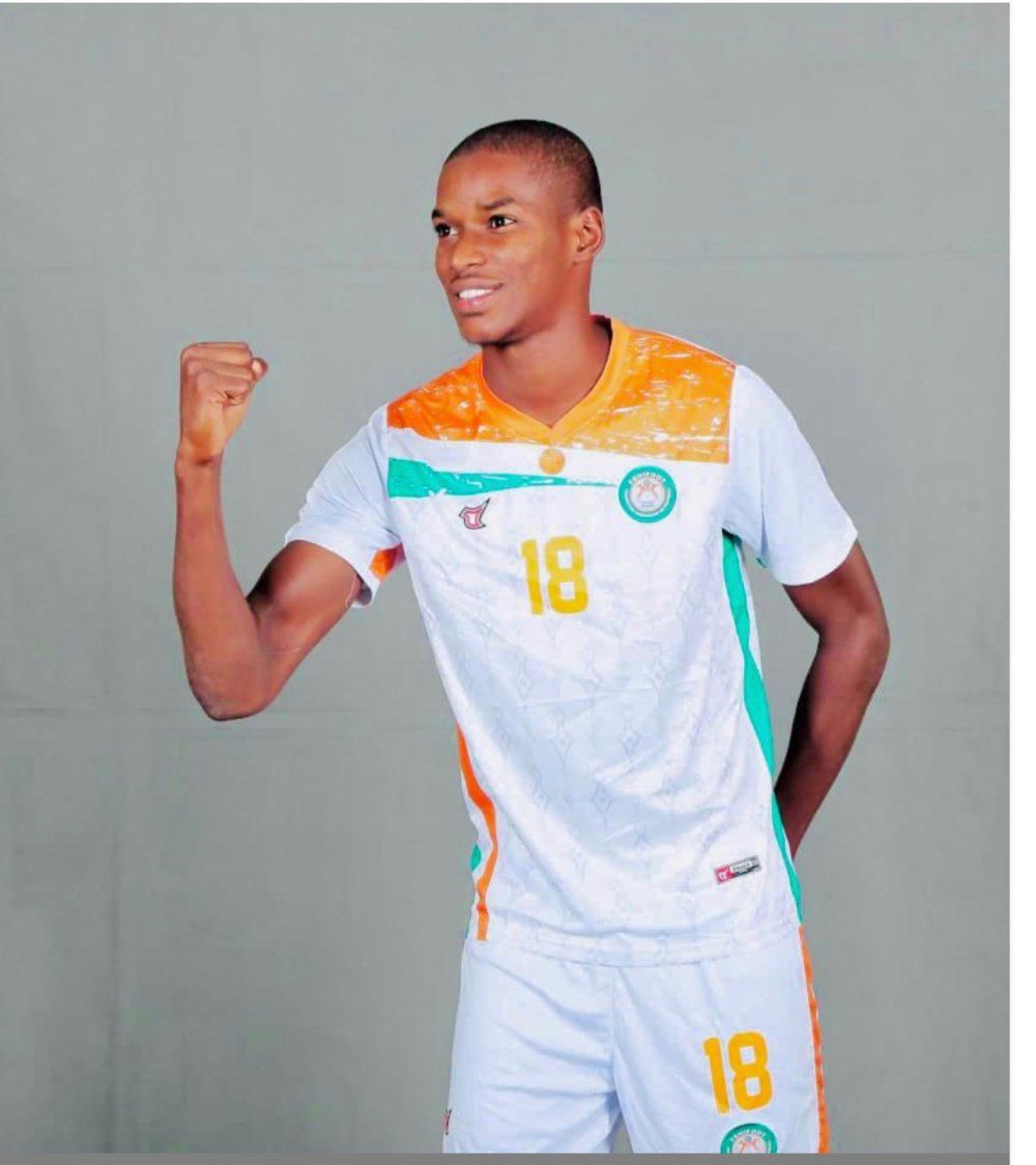 Rayon Sports yasinyishije umunya-Niger ukina hagati