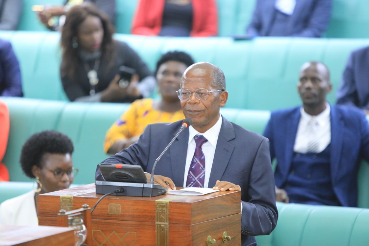 UGANDA : John Chrysostom Muyingo yasimbuye by’agateganyo muri Minisiteri umugore wa Museveni