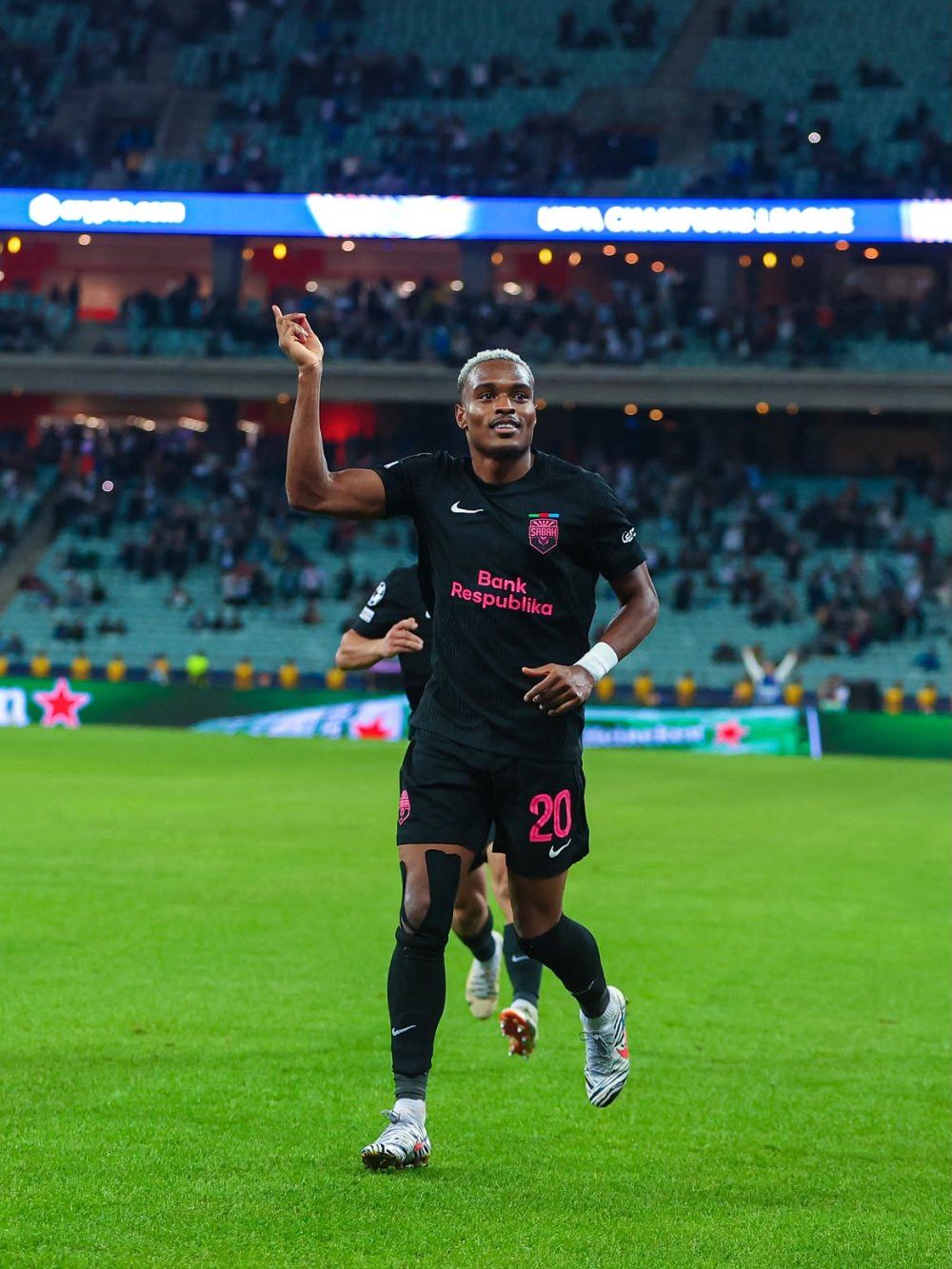 Joy-Lance Mickels yabaye umunyarwanda wa mbere utsinze igitego muri UEFA Champions League